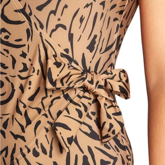 ModCloth NWT Sexy Supportive Animal Print Vneck Bonita One Piece Swimsuit Large - Picture 9 of 10